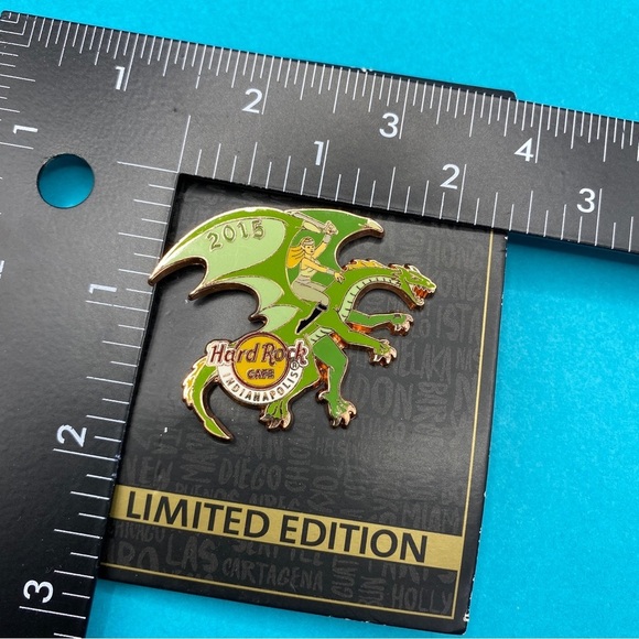 Hard Rock Cafe 2015 Indianapolis Lady Elf onGreen  Dragon 2015 Pin New on Card - Picture 2 of 8